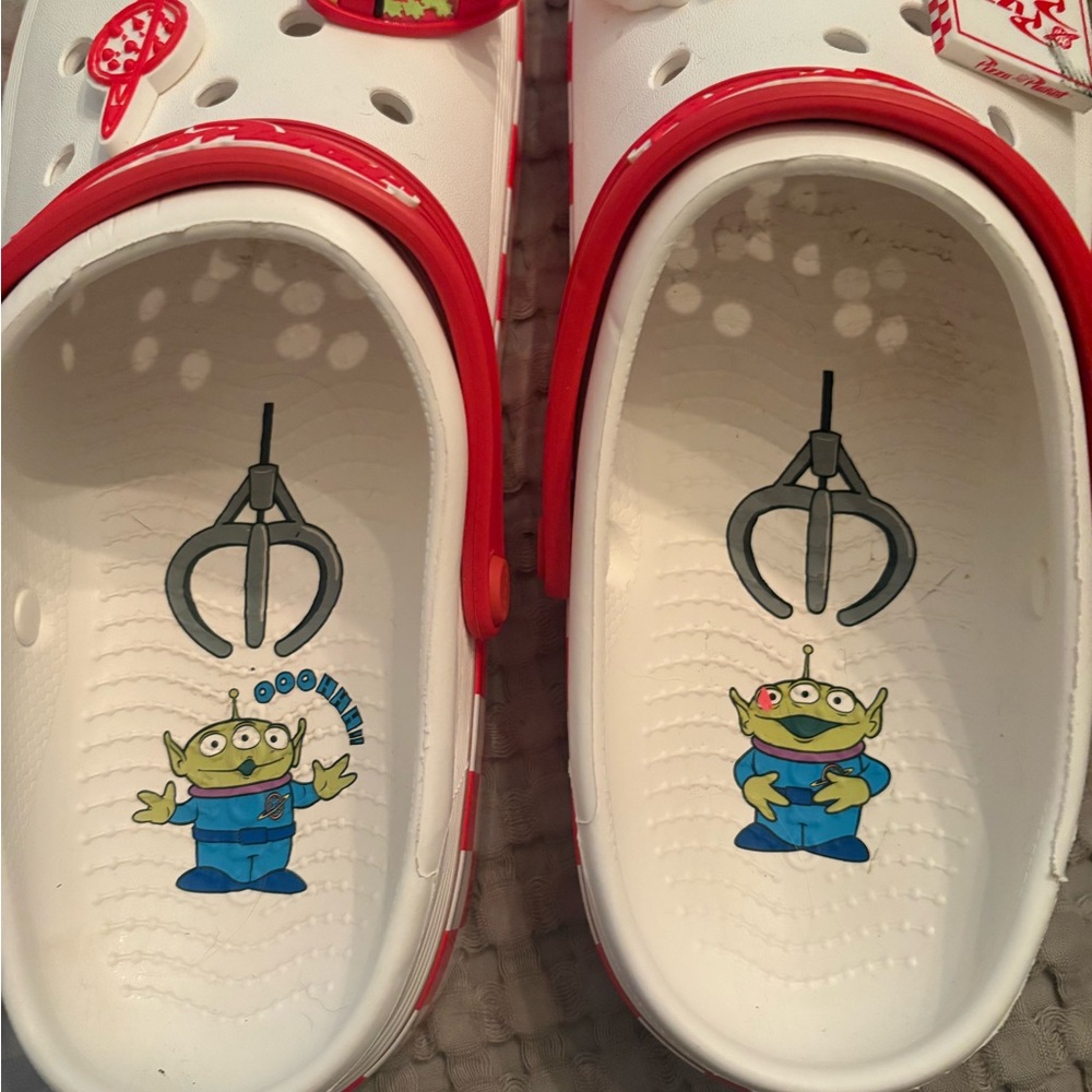 Toy Story Pizza Planet Men’s Crocs sz 13 - Picture 2 of 5